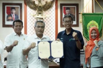 Pemkab Bantul kerja sama dengan Pos Indonesia perlancar pengiriman produk UMKM