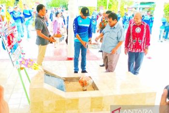 IKAPTK ziarah kebangsaan ke makam pahlawan Nasional Frans Kaisiepo