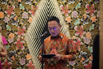 National Gallery Sofia Bulgaria dapat sumbangan batik Indonesia