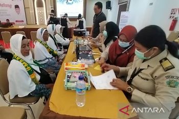 Kloter 5 gabungan Sumbawa dan Lombok Timur tiba di asrama haji NTB