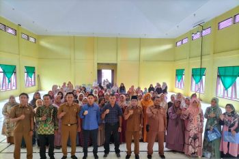 Badan Kesbangpol Pasaman Barat berikan pendidikan politik bagi "emak-emak"