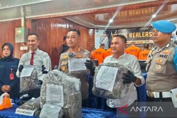 Polresta Padang gagalkan peredaran 14 kilogram ganja