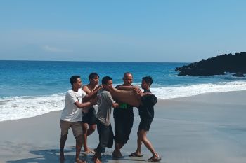 Seorang siswa SMAN 1 Gerung Lobar tewas tenggelam di Pantai Setangi Lombok Utara