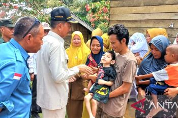 Pemkab Pasaman Barat bantu dua orang anak alami gizi buruk