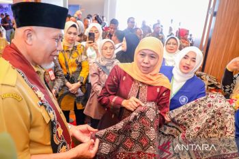 Dorong Investasi Jatim-Sumbar, Khofifah Ajak Pengusaha Investasi di SIER