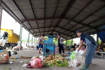 Mobil pengangkut sampah bisa langsung produksi pupuk cair di Mataram