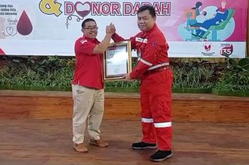 PMI berikan penghargaan kepada Kilang Cilacap rutin dukung donor  darah