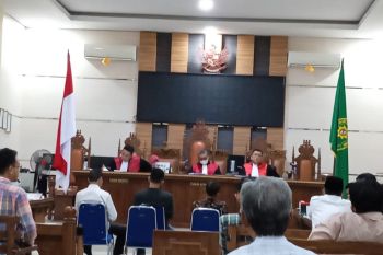 Terdakwa korupsi restribusi sampah sebut seluruh penagih sebagai petani di ladang miliknya