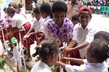 Sukses besar Biak Numfor merubah kebiasaan BAB sembarangan
