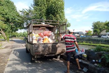 Kapan denda Rp50 juta buang sampah sembarangan di Mataram?