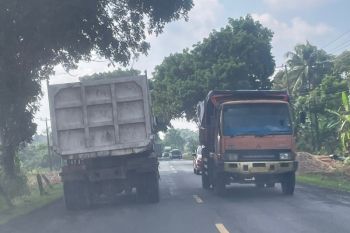Tarif tol naik jalan lintas kembali ramai mobil besar