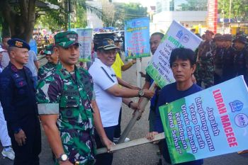 Pemkab Bone menggelar bakti sosial peringati Hari Lingkungan Hidup Sedunia