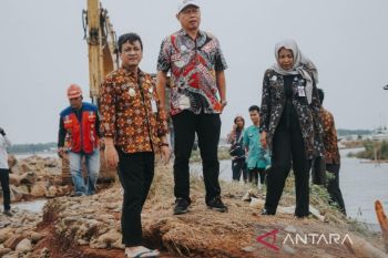 Pemkot Pekalongan perbaiki tanggul jebol akibat gelombang pasang  laut