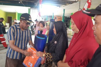 Pemkot Jayapura serahkan bantuan 77 KK korban kebakaran Abepura