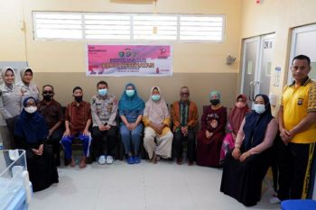 RS Bhayangkara Kendari menggelar operasi katarak gratis bagi warga