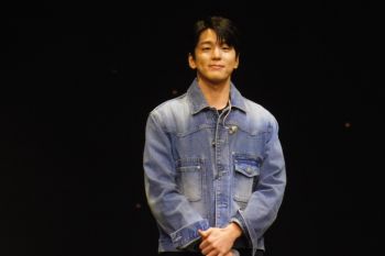 Aktor Korsel Kim Mingue terisak di Jakarta, janji akan kembali datang