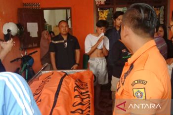 Jasad anak usia sembilan tahun berhasil dievakuasi dari Sungai Ciliwung