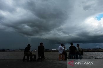 BMKG prakirakan hujan berpotensi guyur sejumlah kota besar di Indonesia