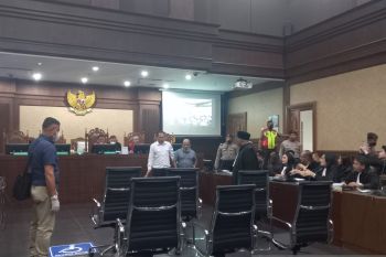 Lukas Enembe didakwa terima suap dan gratifikasi sebesar Rp46,8 miliar