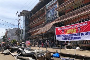 Satpol PP tertibkan PKL Pasar 16 Ilir Palembang