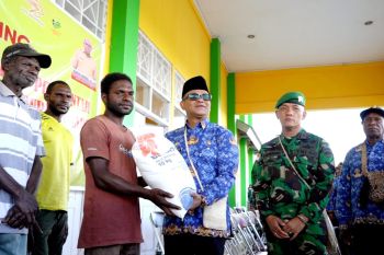 Pemkab Mappi salurkan bantuan 330 ton beras warga di 15 distrik