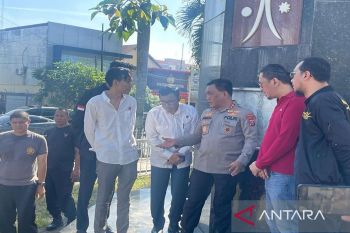 Polda Sumut bersihkan monumen Sisingamangaraja XII