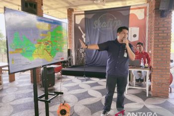 PT PLN UP3 Rengat layani pelanggan hingga pelosok desa