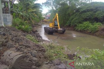 PUPR Kotabaru keruk sungai antisipasi banjir