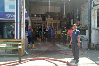 Sebanyak 50 personel padamkan kebakaran di Padang