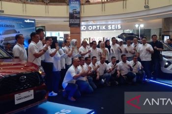 Agung Toyota kenalkan hybrid EV pertama di Pekanbaru