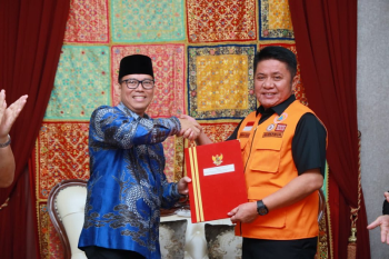 Gubernur Sumsel serahkan SK perpanjangan Penjabat Bupati OKU