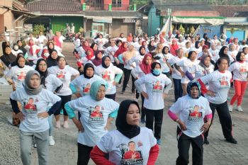 Sukarelawan Herviano gelar senam sehat tingkatkan kesehatan masyarakat