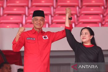 Ganjar Pranowo dan Puan Maharani berangkat ibadah haji