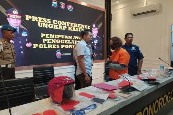 Polisi tangkap pelaku penipuan aplikasi kencan "michat"