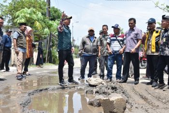 Pemkab Sidoarjo mulai lakukan betonisasi jalan Tarik-Mliriprowo