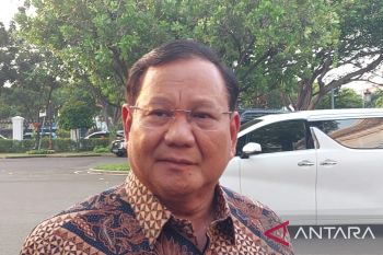 Jokowi bertemu dengan Prabowo Subianto di istana kepresidenan, Senin sore