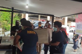 Tim DVI Polda Papua kerahkan 21 personel identifikasi enam jenazah korban