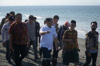Tambang pasir besi di Lotim ditinjau