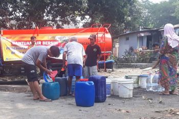 BPBD Cilacap salurkan 21 tangki air bersih untuk empat  desa