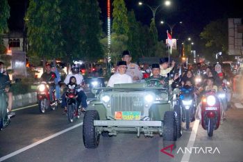 Di luar dugaan, Penjabat Bupati takbiran keliling naik jeep