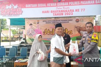 Polres Pasaman Barat berbagi 700 paket daging kurban Idul Adha ke masyarakat