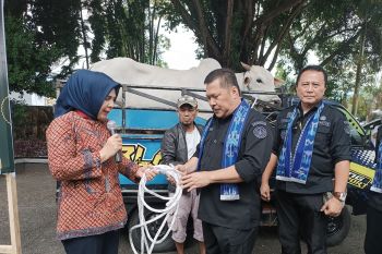Irjen Kementan serahkan dua hewan kurban  di Kotamobagu