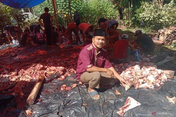 LDII Agam bagikan 1.000 kantong daging kurban saat Idul Adha