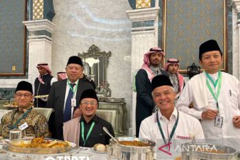 Pertemuan Anies-Ganjar di Mekkah bawa momen kesejukan