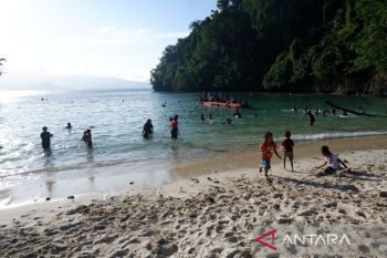 Objek wisata pantai di kota Jayapura sepi pengunjung liburan