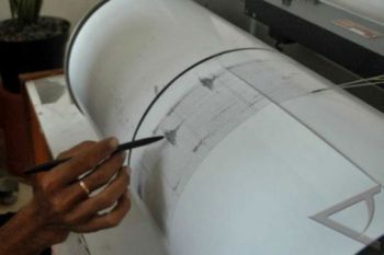 Warga DIY berhamburan ke luar rumah akibat gempa dangkal 6,6 M