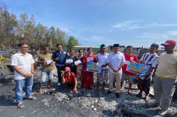 IJTI Bagikan Bantuan Pada Korban Kebakaran di Tarakan