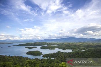 Eloknya panorama Geopark Meratus dari sisi timur di Riam Kanan