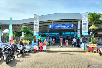 Aktivitas penyeberangan rute Bakauheni-Merak pada Sabtu