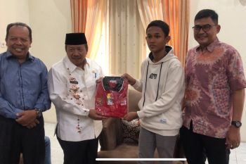 Bupati Agam lepas pemenang lomba cerdas saint study tour ke Jakarta